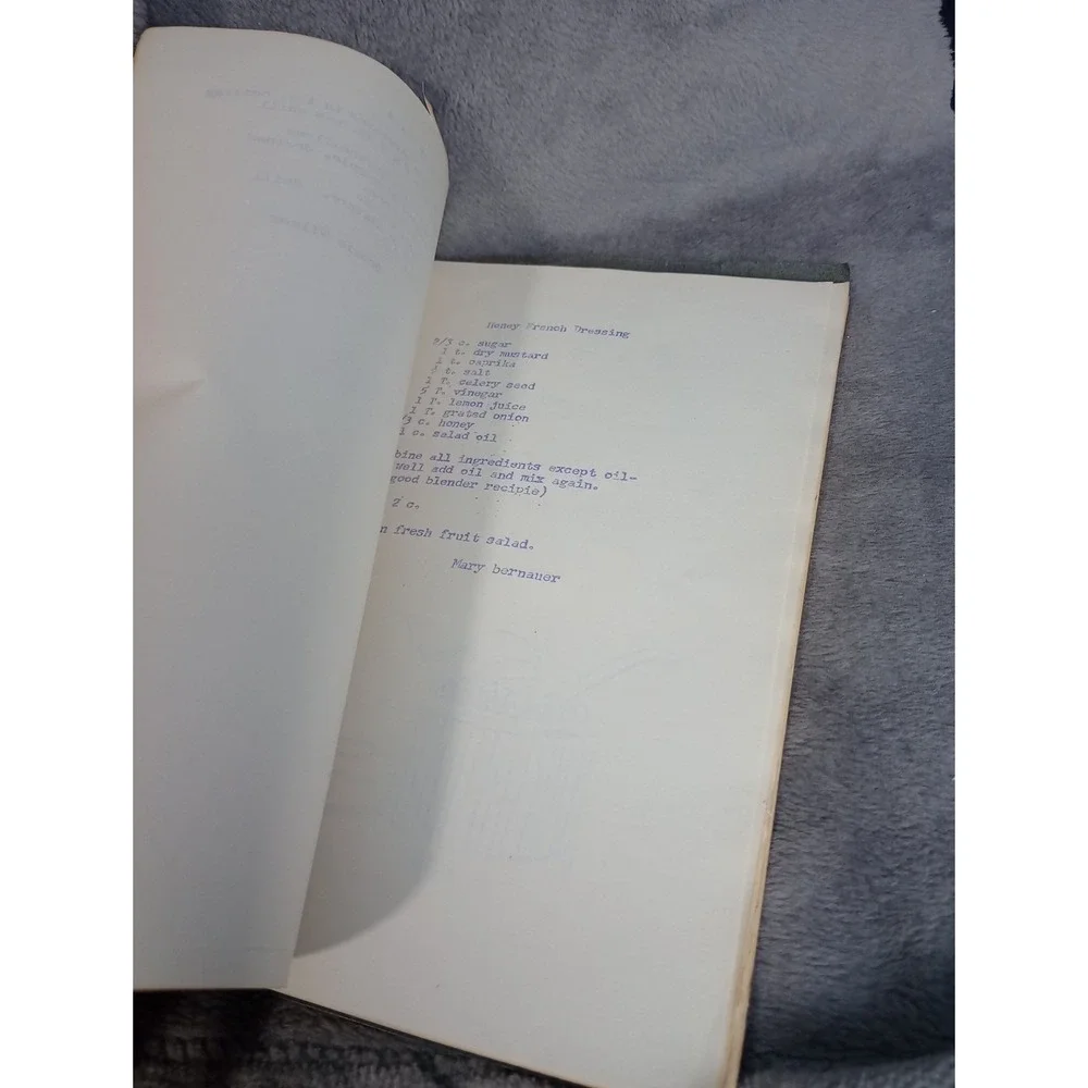 Milwaukee Newcomer's Club Cookbook Hand Typed 1970 Booklet Local Recipe‎ Book